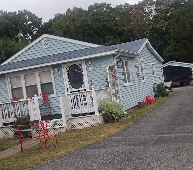 view of front of home featuring a porch and a carport