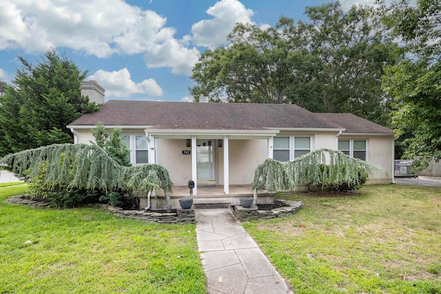 view of front of house featuring a front yard