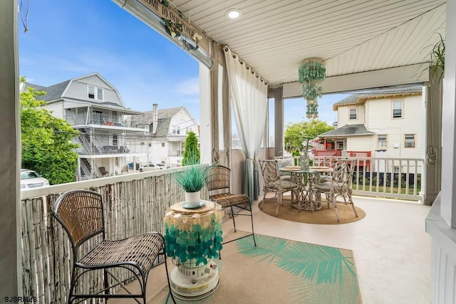 balcony featuring covered porch