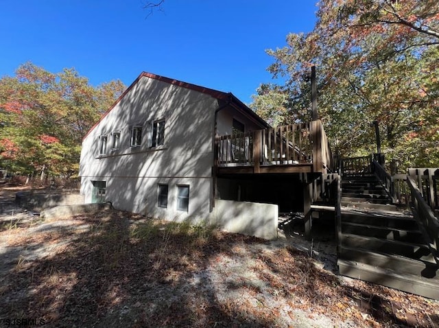 view of side of home featuring a wooden deck