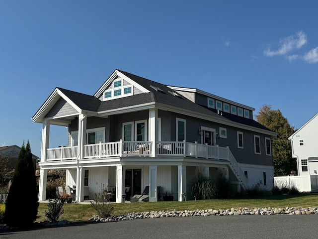 view of front of home featuring a front lawn