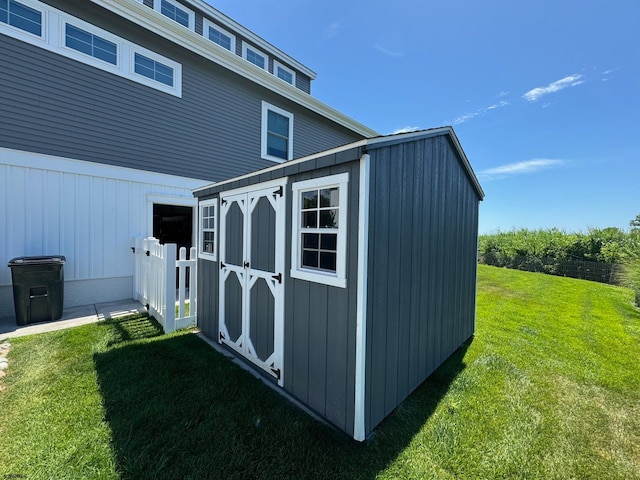 view of outdoor structure with a yard