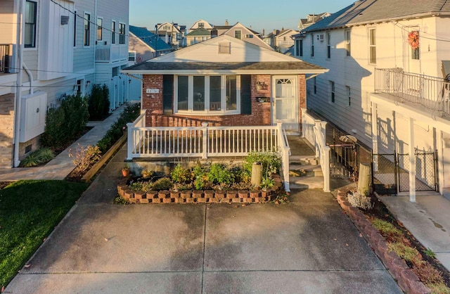 view of front of home featuring a balcony