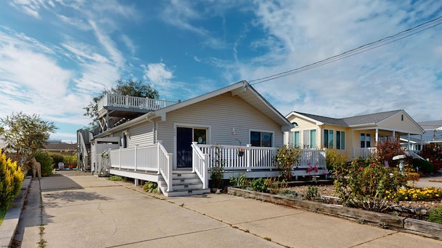 view of front of property