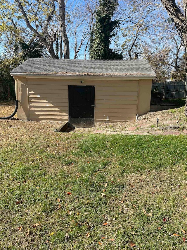 view of outdoor structure with a yard