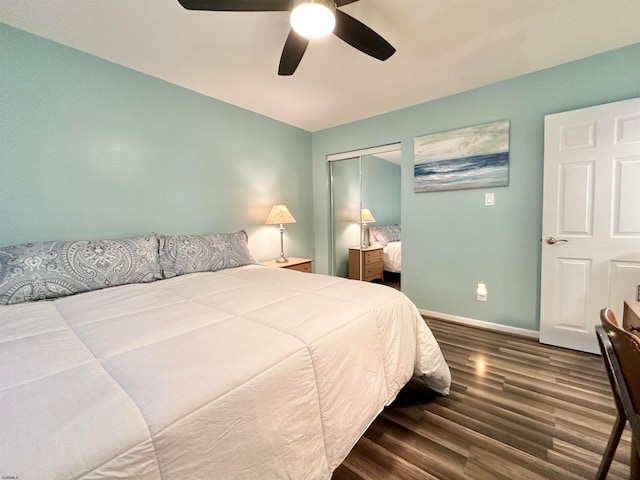 bedroom featuring dark wood-type flooring, ceiling fan, and a closet