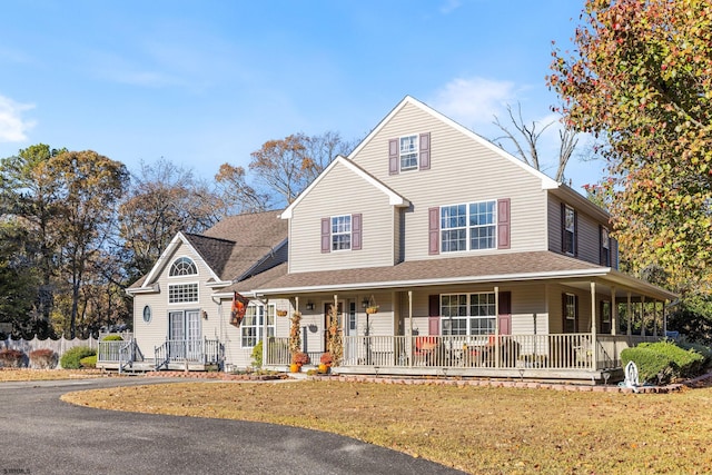 view of front facade featuring a front yard