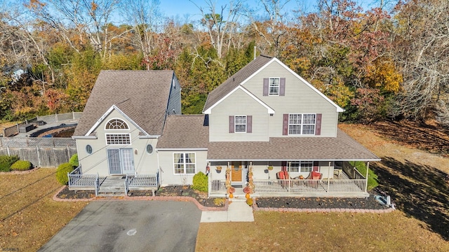 view of front of property featuring a front lawn and covered porch