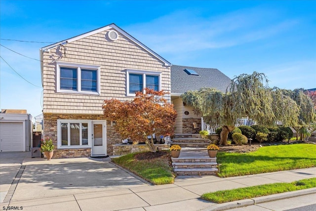 view of front facade featuring a front yard and a garage