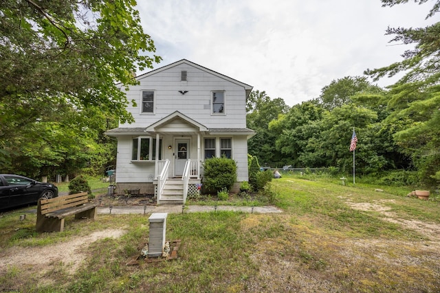 view of front facade featuring a front yard