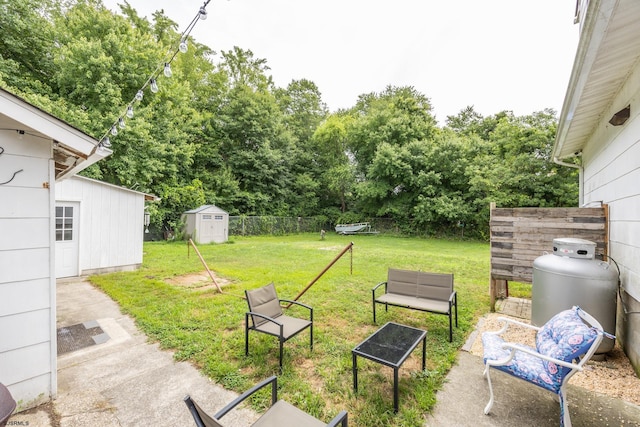 view of yard featuring a storage shed