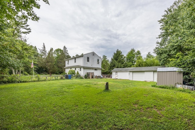 view of yard featuring a shed