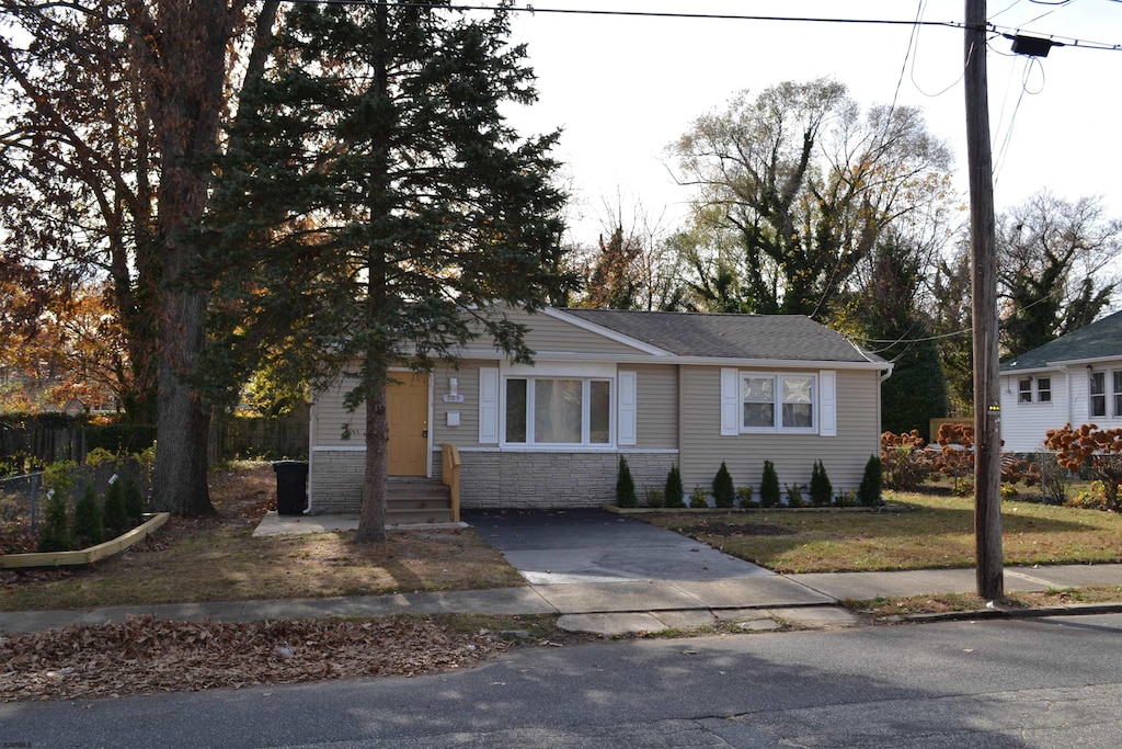 view of front of property