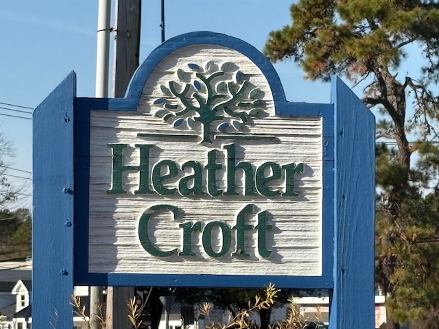 view of community / neighborhood sign