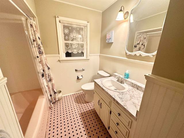 full bathroom featuring vanity, ornamental molding, shower / bath combo, and toilet