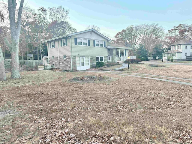 view of front of property