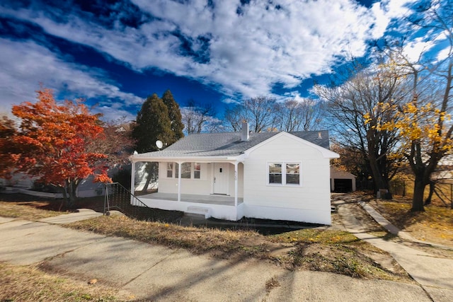 view of front of property featuring covered porch