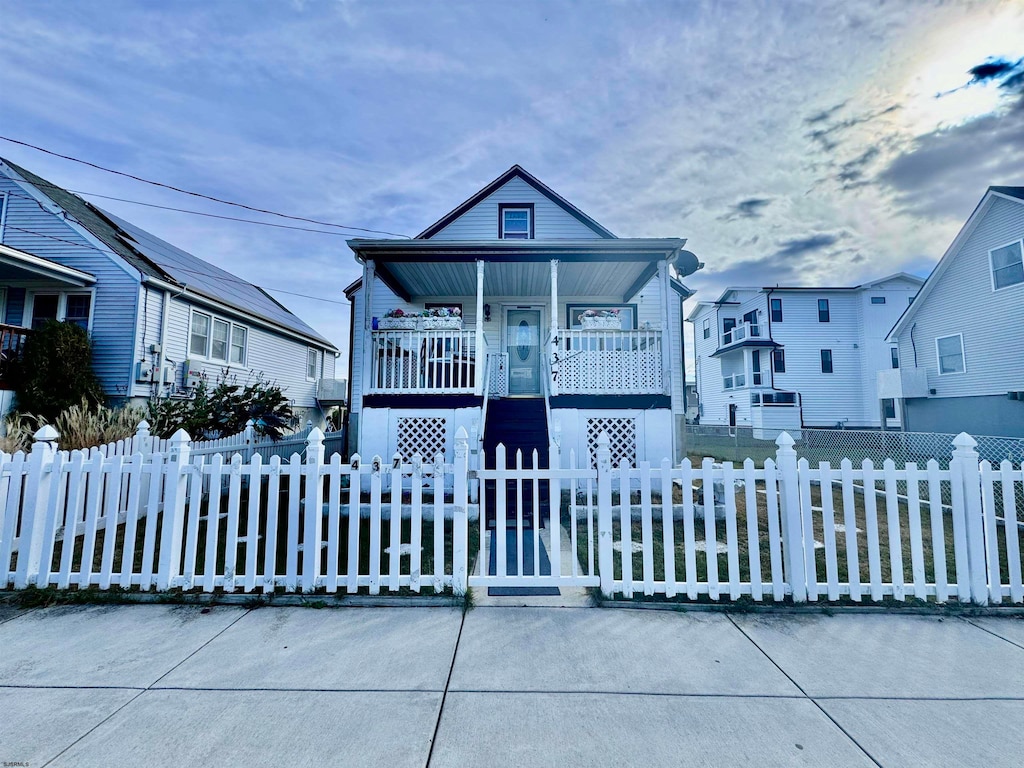 view of front of property featuring a porch