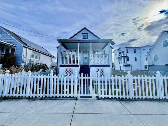 view of front of property featuring a porch