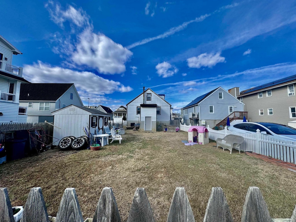 view of yard with a storage unit