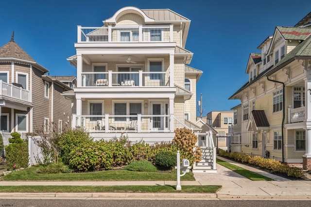 view of front of property featuring a balcony