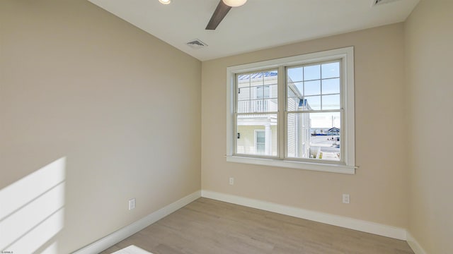 unfurnished room featuring light wood-type flooring and ceiling fan