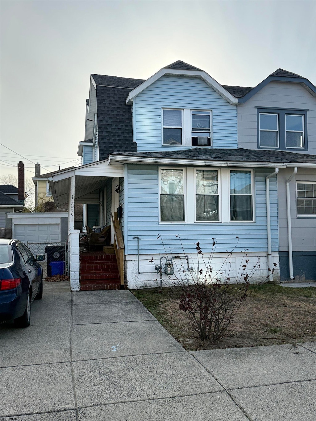 view of front facade with a porch