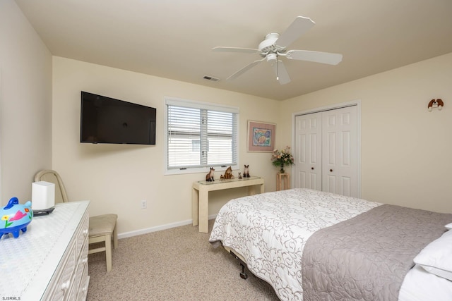 bedroom featuring ceiling fan, light carpet, and a closet