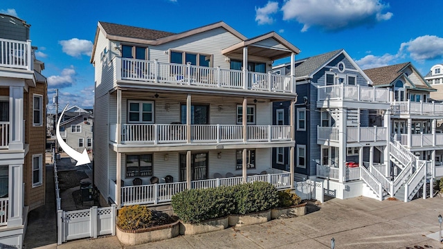 view of front of property featuring a balcony