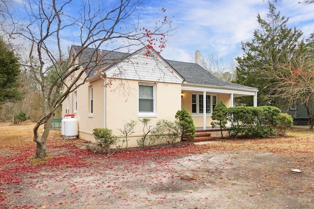 view of front of property featuring a porch