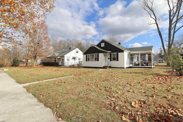 view of front of house with a front lawn