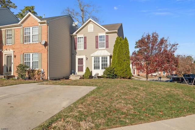 view of front of home featuring a front yard