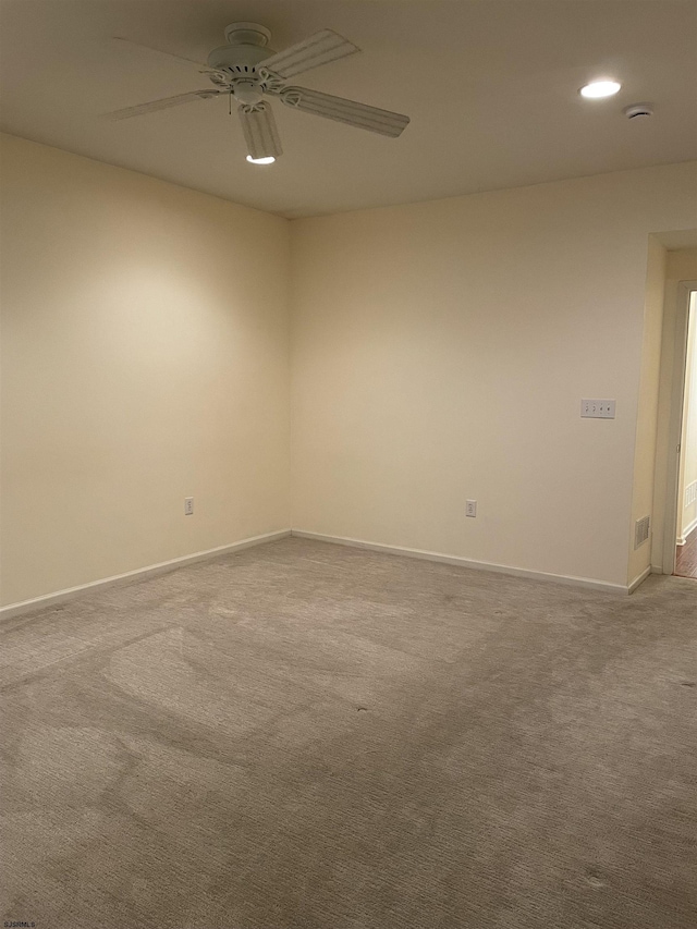 unfurnished room with carpet and ceiling fan