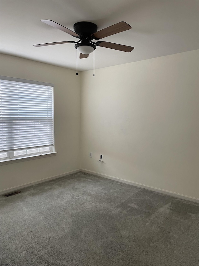 carpeted empty room featuring ceiling fan