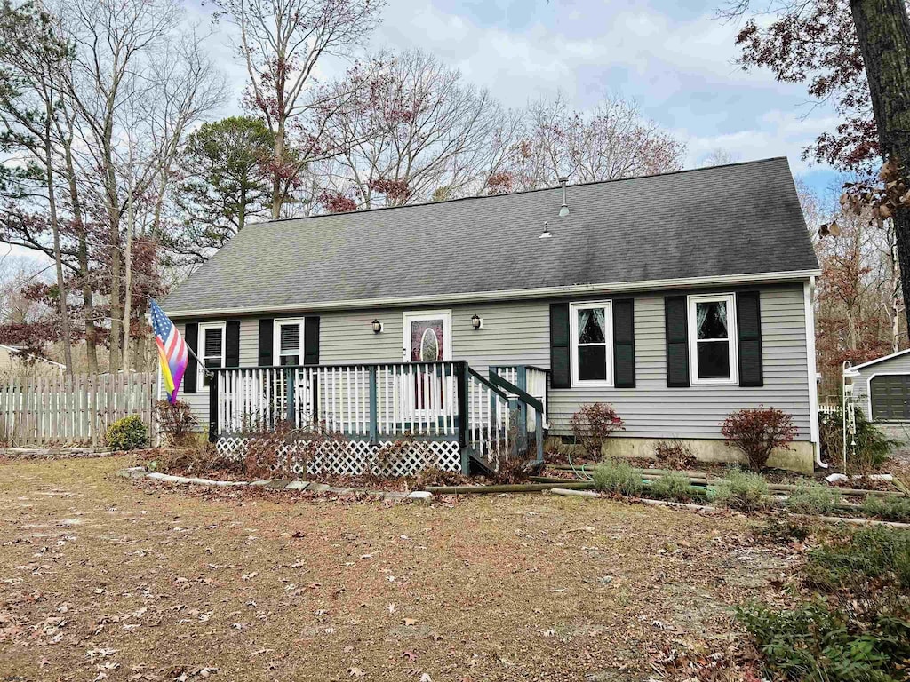 single story home featuring a wooden deck