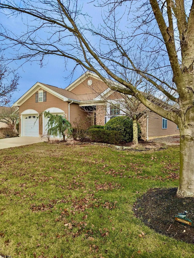 ranch-style house featuring a front lawn and a garage