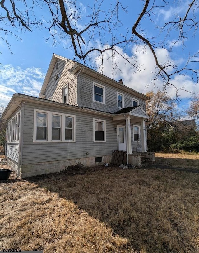 view of front property featuring a front yard