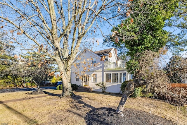 view of front of house with a balcony