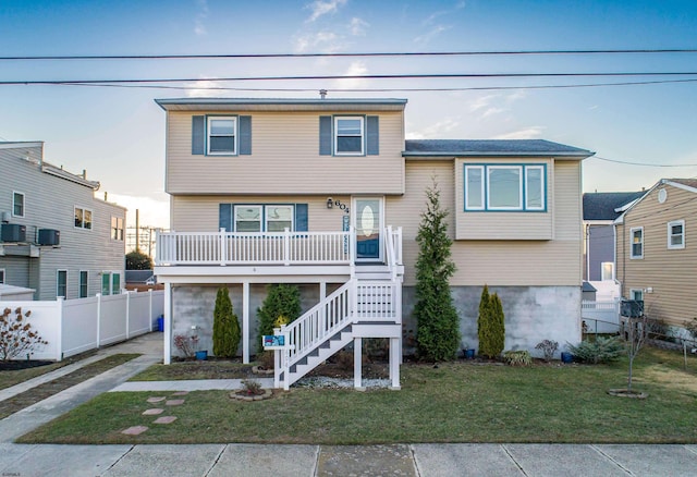 view of front of home featuring cooling unit and a front yard