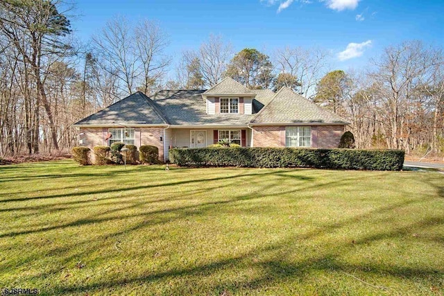 view of front of house featuring a front lawn