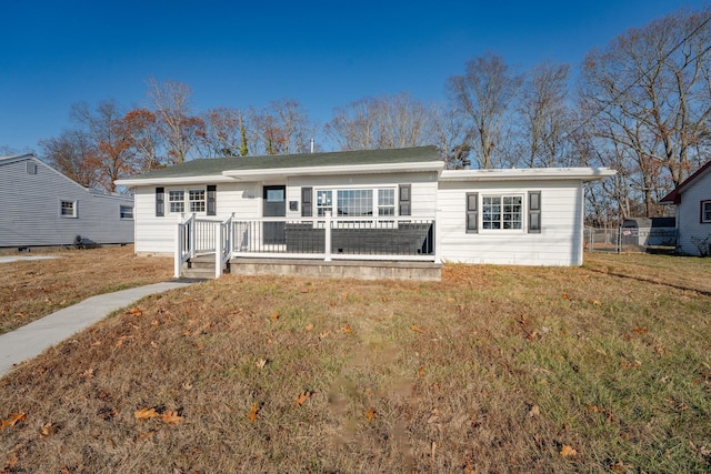 single story home with a front yard