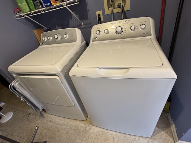 washroom with washing machine and dryer