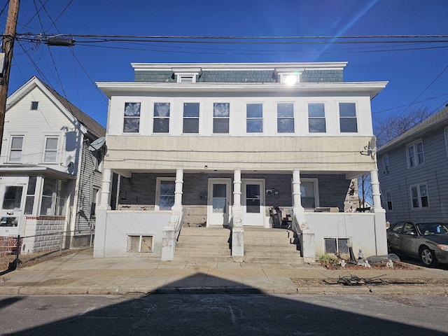 view of front of house featuring a porch