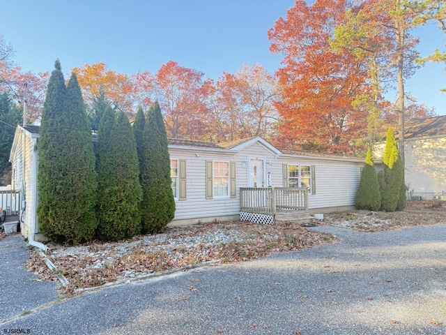 view of front of property featuring a deck