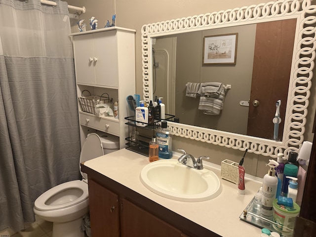 bathroom with a shower with curtain, vanity, and toilet