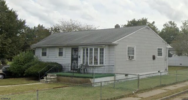 view of front of property with a front lawn