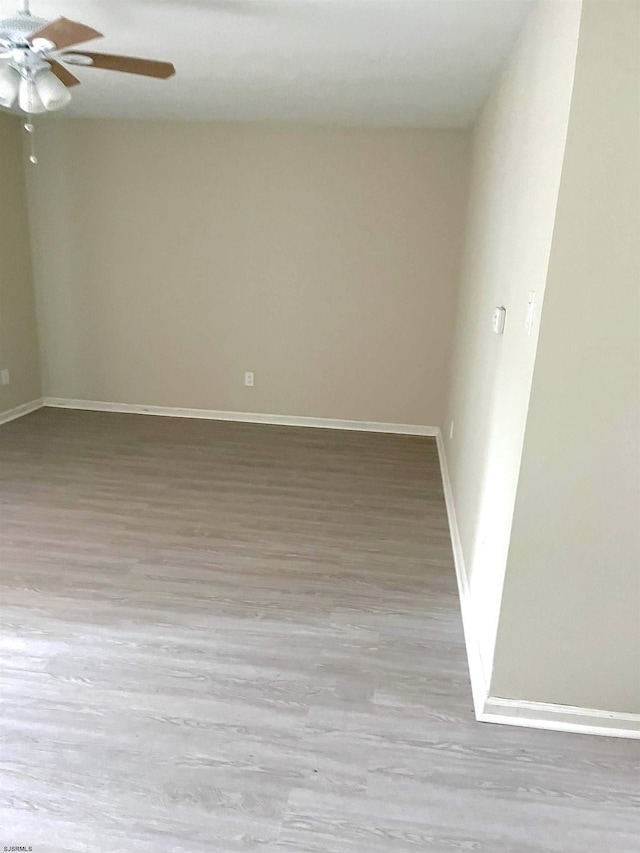 empty room featuring light hardwood / wood-style floors and ceiling fan