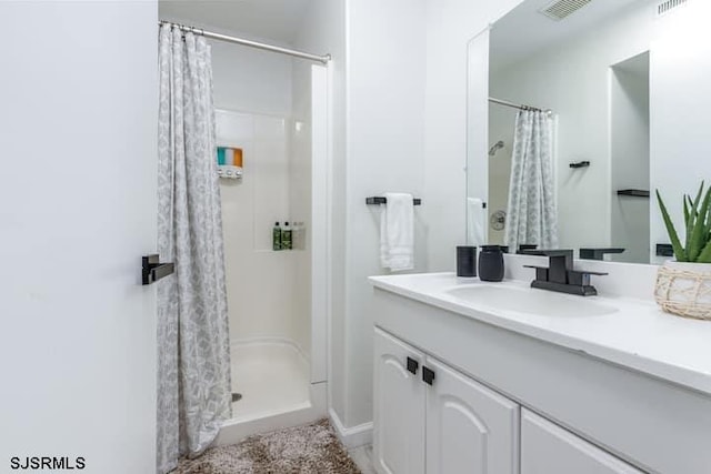 bathroom with a shower with curtain and vanity