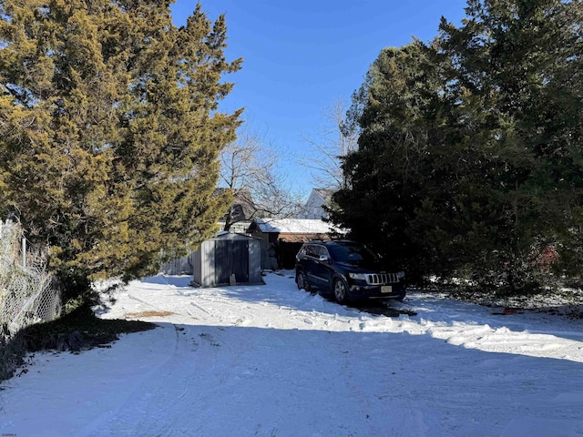 exterior space featuring a shed