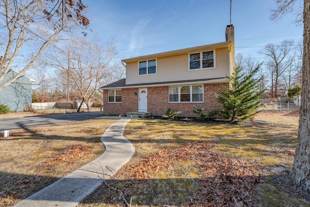 view of front property featuring a front lawn